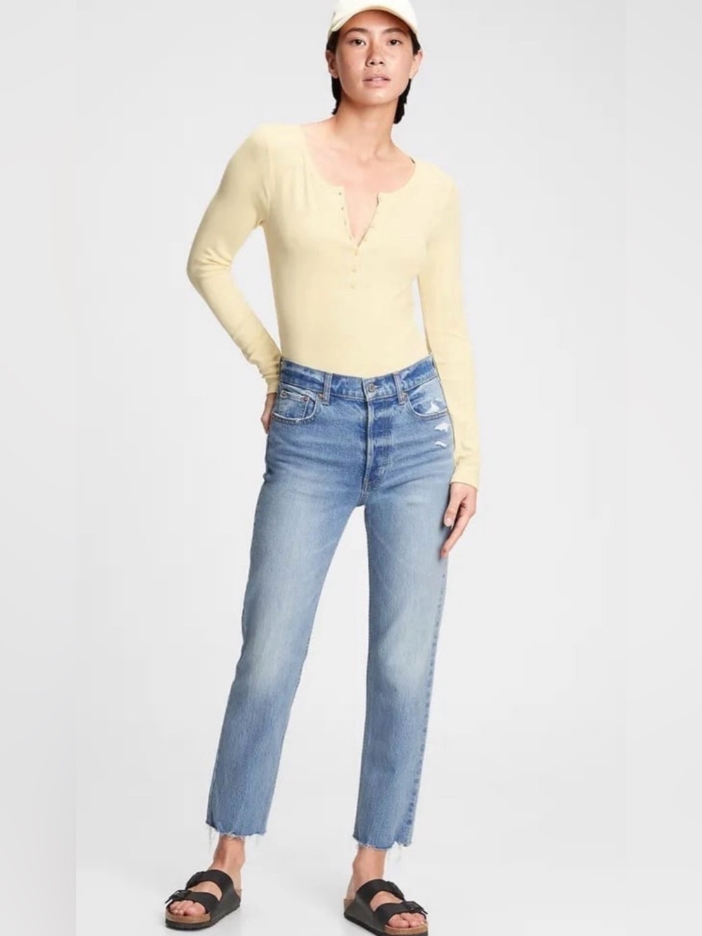 Gap High Rise “Cheeky Straight” Jeans Light wash Distressed Raw Hem size 27/4